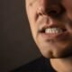 Dentiloquent